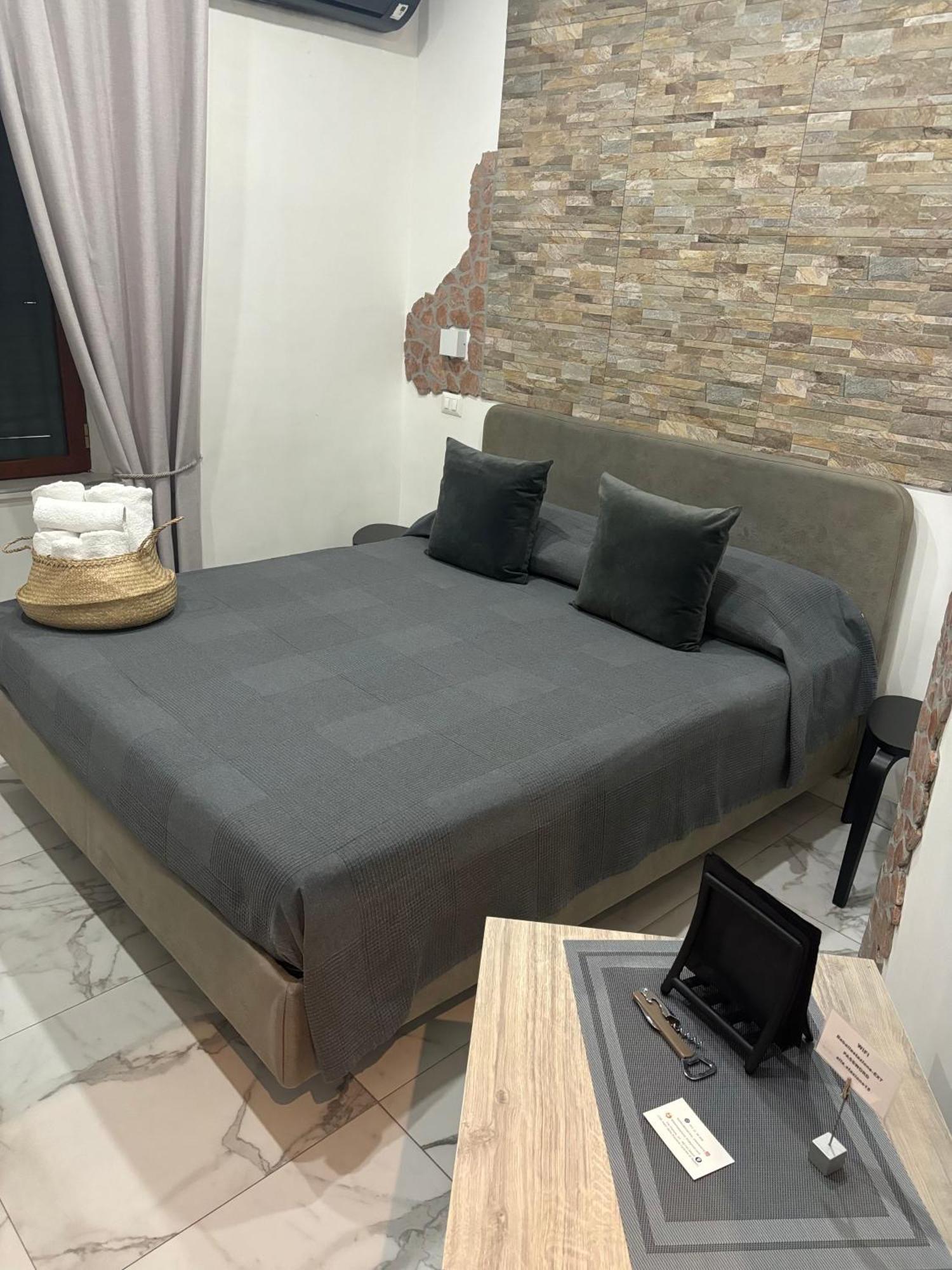 B&B Alla Stazione Napels Buitenkant foto