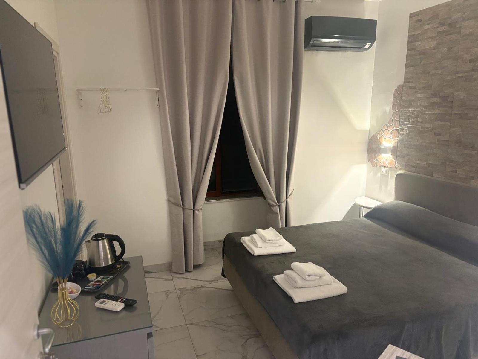 B&B Alla Stazione Napels Buitenkant foto